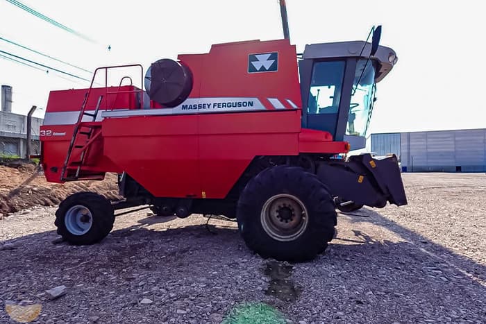 Colheitadeira Massey Ferguson MF 32