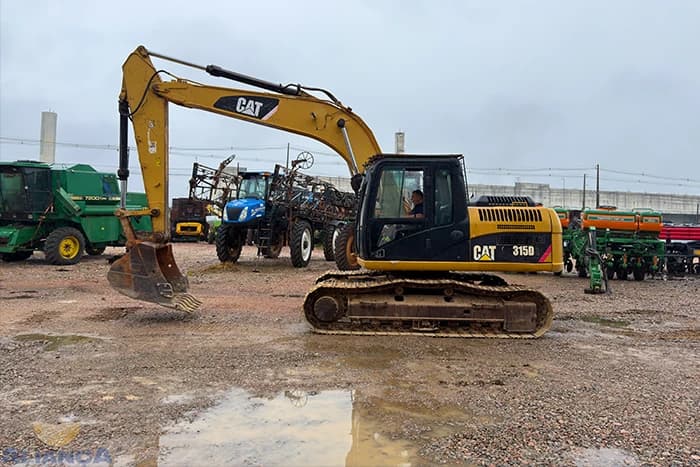 Escavadeira Caterpillar 315 2015