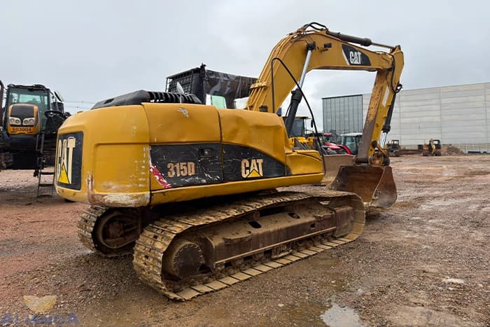 escavadeira-caterpillar-315-2015