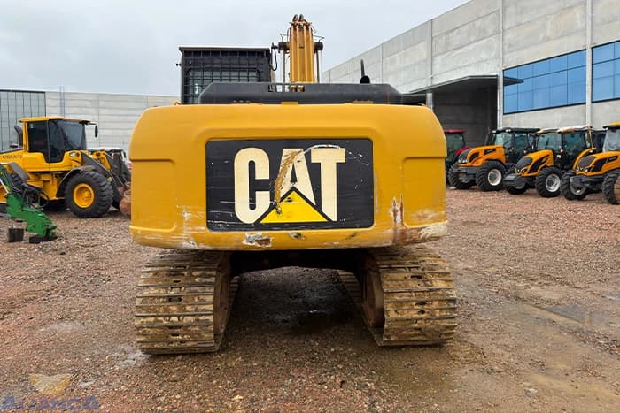 escavadeira-caterpillar-315-2015