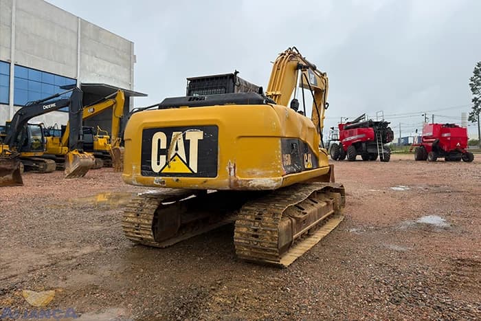 escavadeira-caterpillar-315-2015