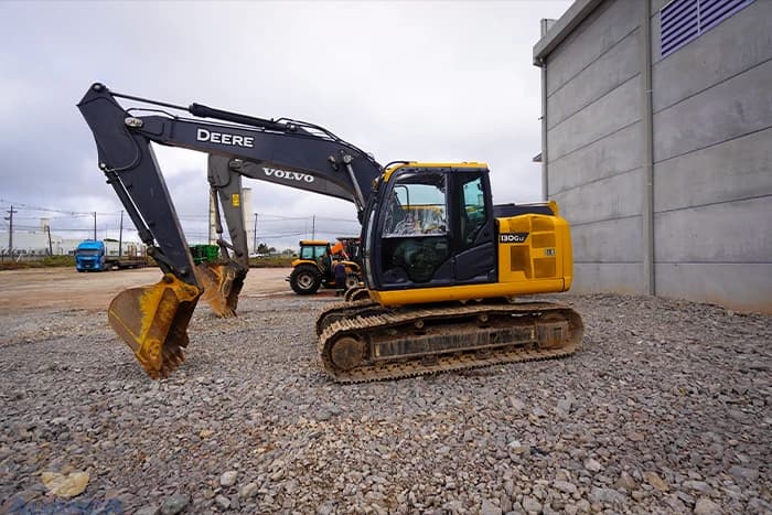 escavadeira-john-deere-130glc-2024