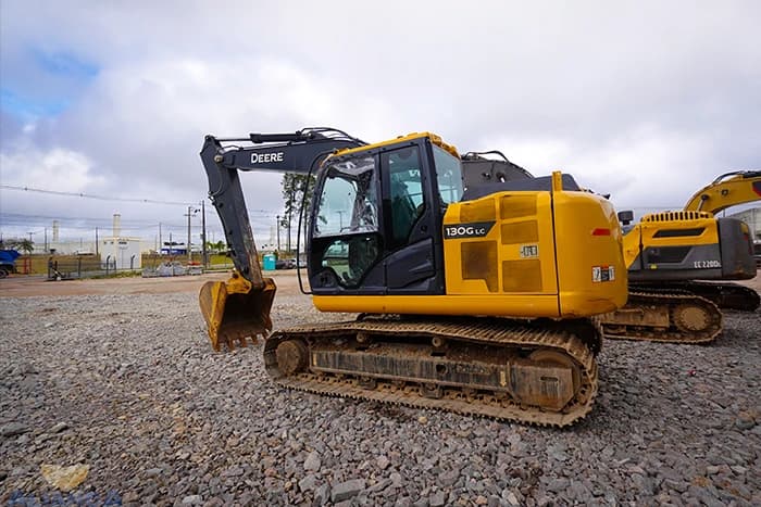 escavadeira-john-deere-130glc-2024
