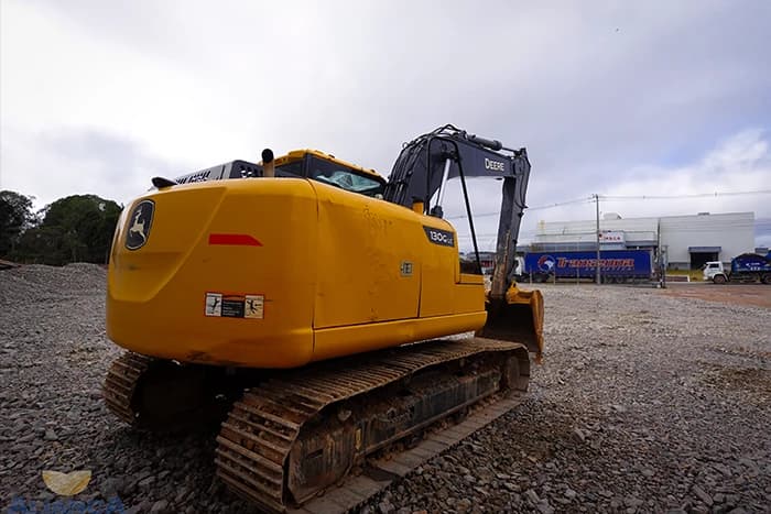 escavadeira-john-deere-130glc-2024