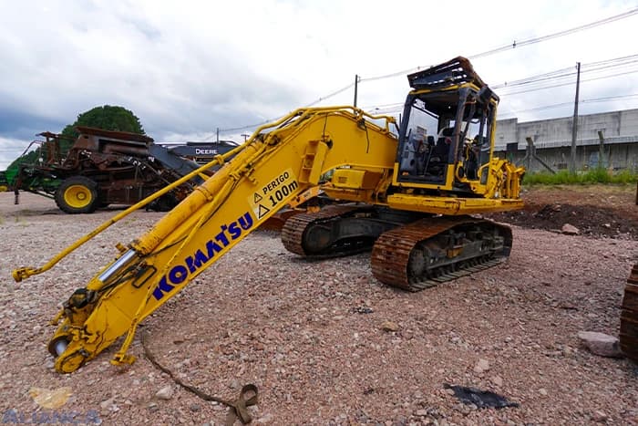 Escavadeira Komatsu PC 200