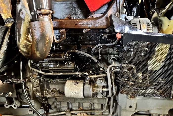 Trator Massey Ferguson 6713