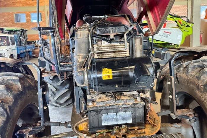 Trator Massey Ferguson 6713