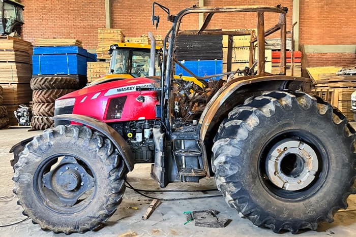 Trator Massey Ferguson 6713