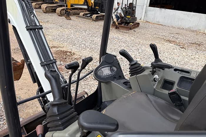 miniescavadeira-bobcat-e27z-2020
