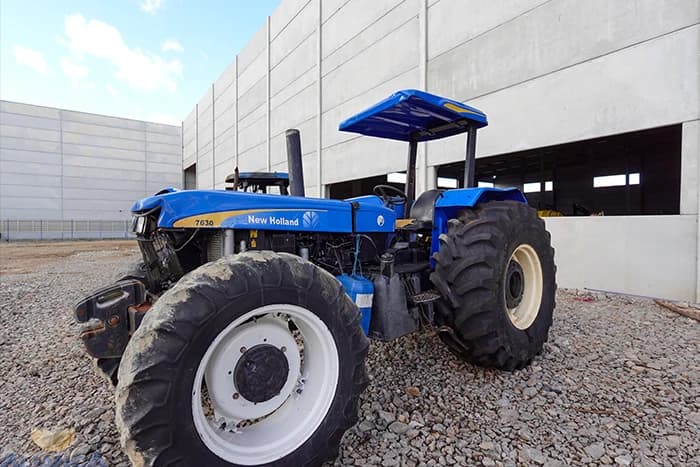 Trator New Holland 7630
