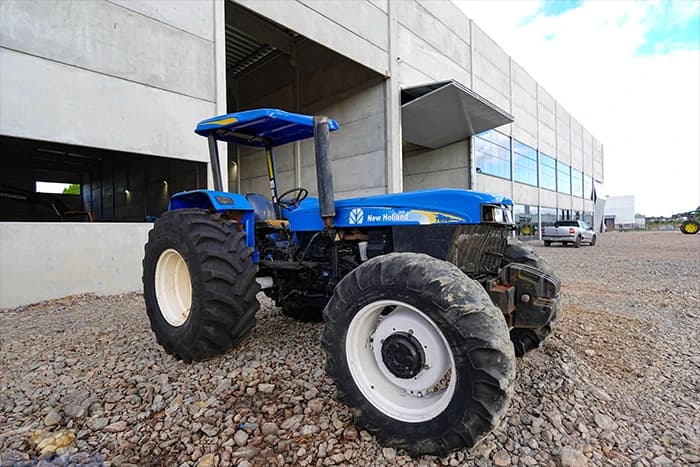 Trator New Holland 7630