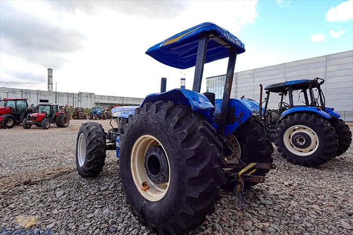 Trator New Holland 7630