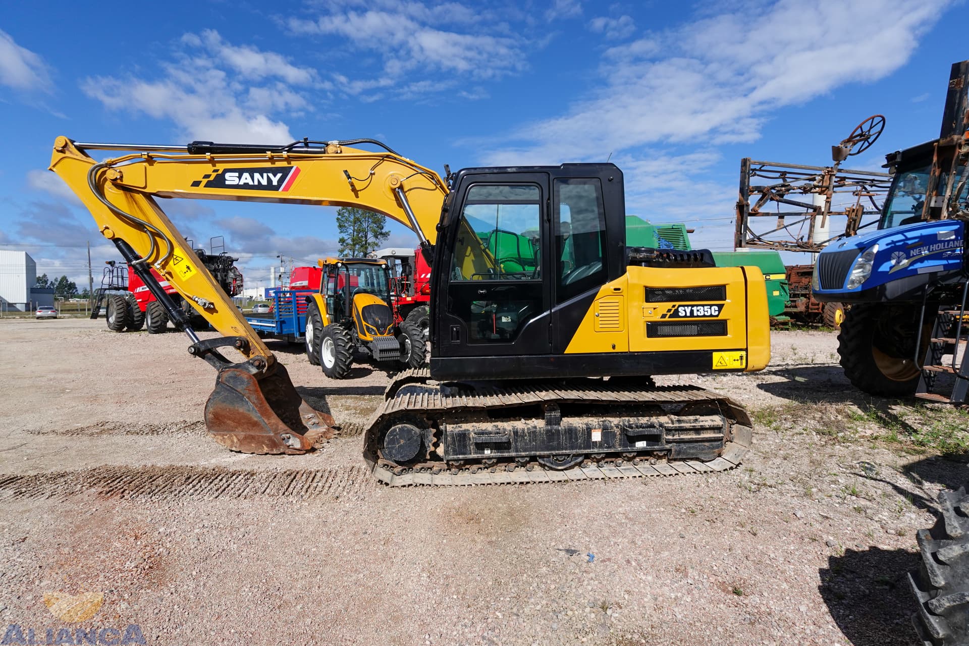 Escavadeira Sany Sy135c