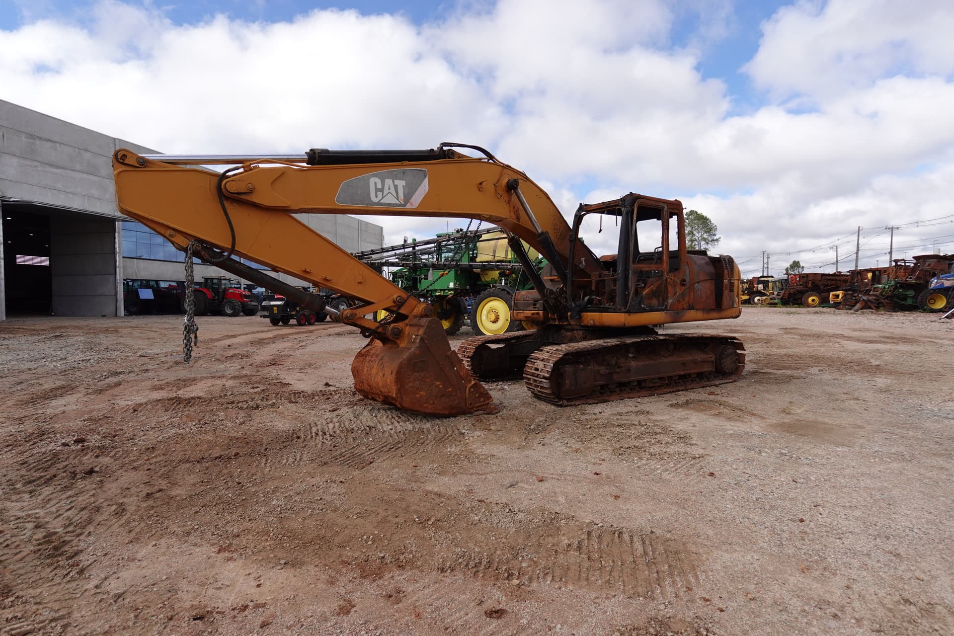Escavadeira Cat 320d2